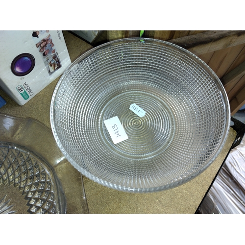 412 - TWO PIECES OF GLASS DISH AND BOWL