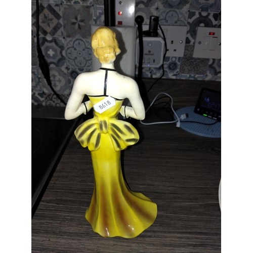 300B - LOVELY ART DECO STYLE FIGURINE