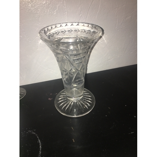 581 - VERY NICE CRYSTAL VASE IN BEAUTIFULL CONDITION