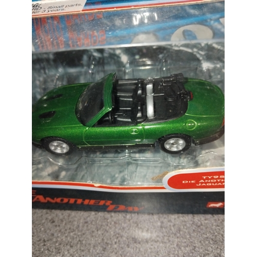 400E - JAMES BOND DIE ANOTHER DAY JAGUAR XKR CORGI CARWITH DATA CARDS