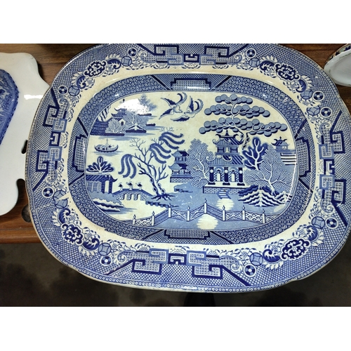 114 - LOVELY ANTIQUE BLUE AND WHITE WILLOW PATTERN SERVING DISH