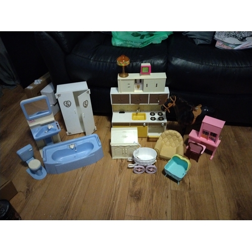 100 - Large Selection of 1970s SINDY / BARBIE Furniture etc