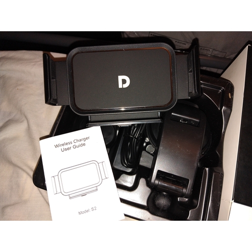 29 - NEW BOXED DOODBI FAST WIRELESS CAR CHARGER