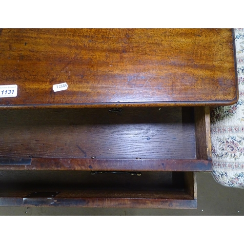 1131 - A George III mahogany batchelor's chest, with brushing slide, and 4 long drawers under on bracket fe... 