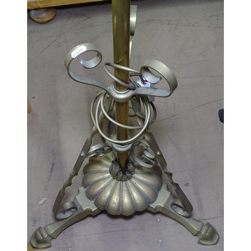 1174 - A Victorian brass and copper telescopic standard lamp with shade