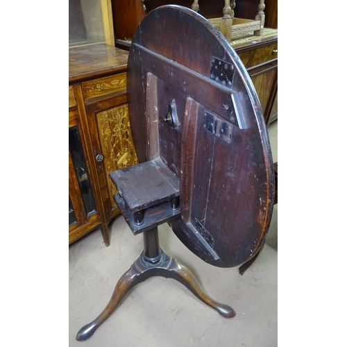 1178 - A 18th century oak and elm tilt-top table, with birdcage movement and raised on tripod base, W81cm