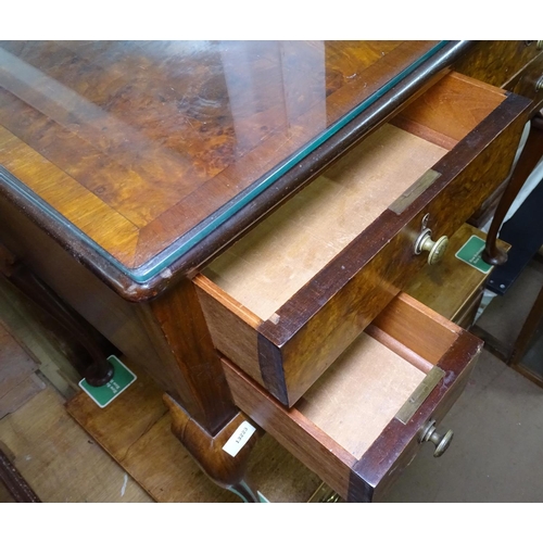 1209 - A 1930s walnut knee-hole writing desk, with 4 drawers, on cabriole legs, W83cm