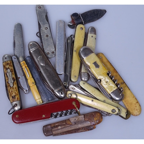 122 - Assorted penknives