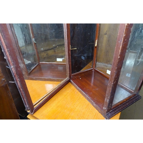 1238 - A mahogany-framed shop table-top display cabinet, of small size, W32cm, H70cm