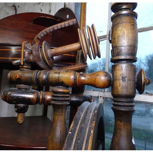 1275 - A 19th century stained beech spinning wheel