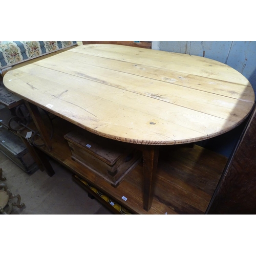 1354 - A French oval pine dining table, on square tapered legs, L170cm