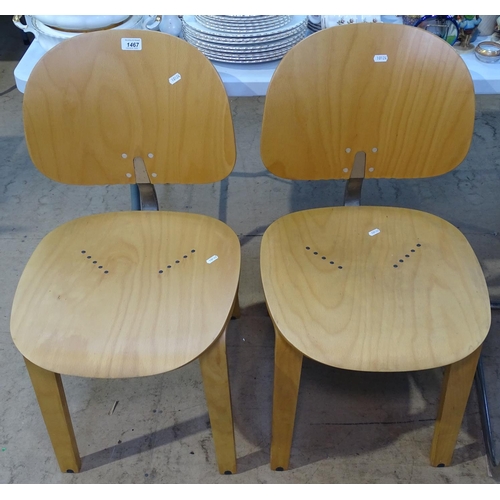 1467 - A pair of Castelli bent plywood Xylon chairs by Giancarlo Piretti