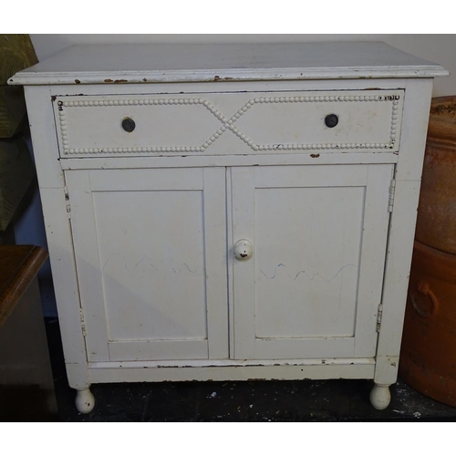 1537 - A white painted cabinet with drawer and cupboards under, W76cm