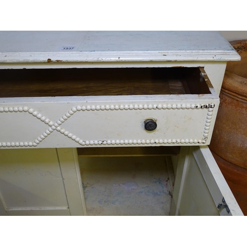 1537 - A white painted cabinet with drawer and cupboards under, W76cm