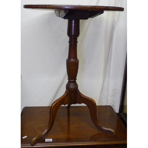 1573 - A Georgian oak tilt-top occasional table, on tripod base, W51cm