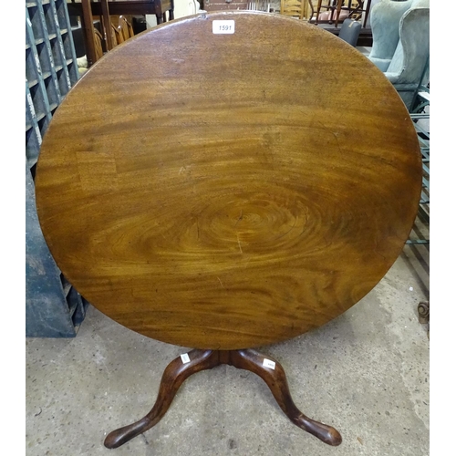 1591 - A Georgian mahogany tilt-top tea table, on tripod base, W87cm