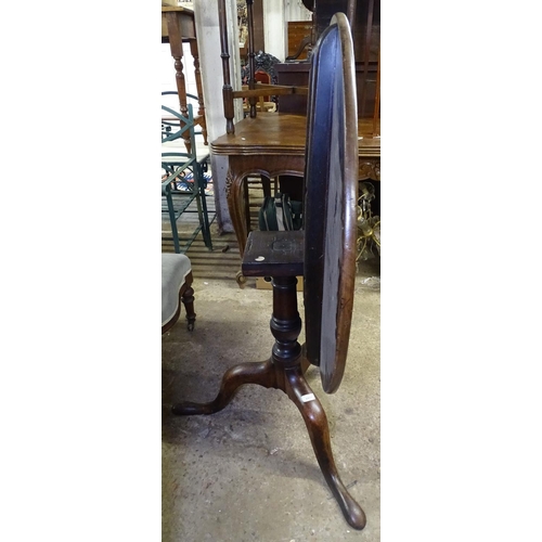 1591 - A Georgian mahogany tilt-top tea table, on tripod base, W87cm