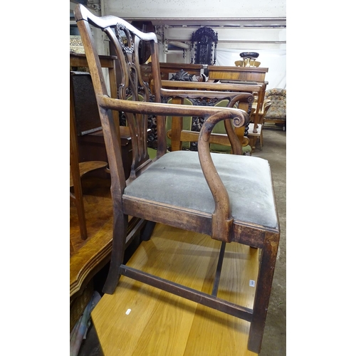 1610 - A Georgian mahogany desk chair, in Chippendale style