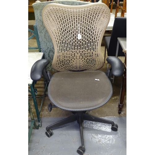 1627 - A Herman Miller Aeron black office chair, with posturefit and moulded maker's marks