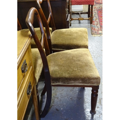 1679 - A set of 4 19th century rosewood dining chairs, with upholstered seats, on turned legs