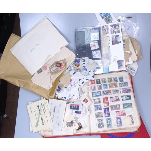 29 - A quantity of postage stamps