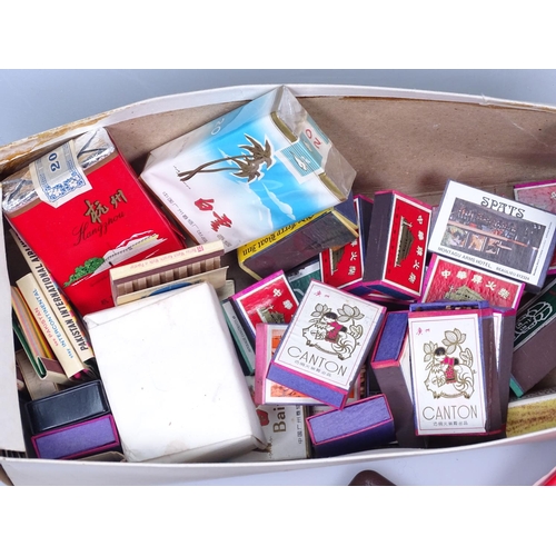 31 - Cigar cases, Vintage cigarettes and matchbooks