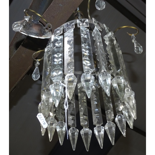 392 - A small hanging light fitting with arrowhead drops