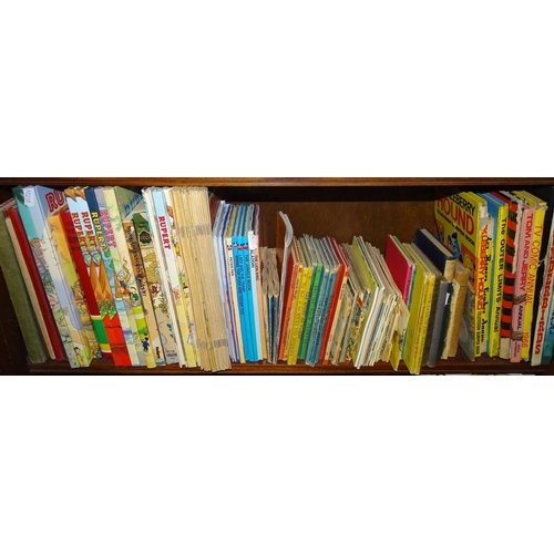 474 - A shelf of annuals and comics