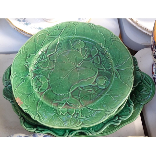 543 - Victorian green Majolica plates, a biscuit barrel etc