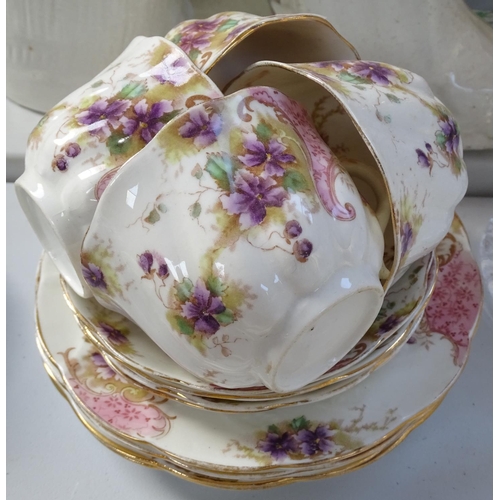 565 - An Edwardian porcelain teaset with floral decoration