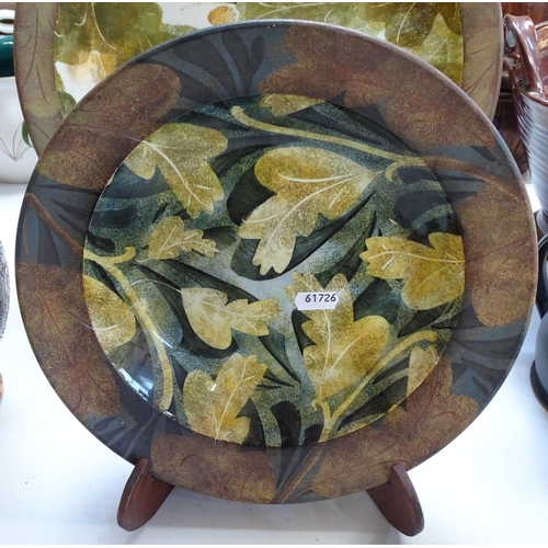 578 - A Studio pottery charger with painted oak leaf design, 13.5