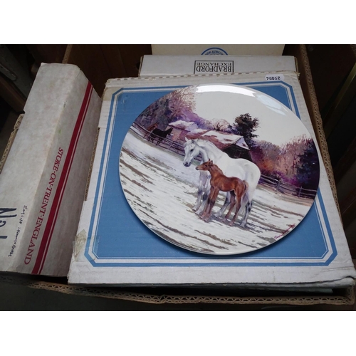 690 - Boxed collector's plates, including Christmas editions