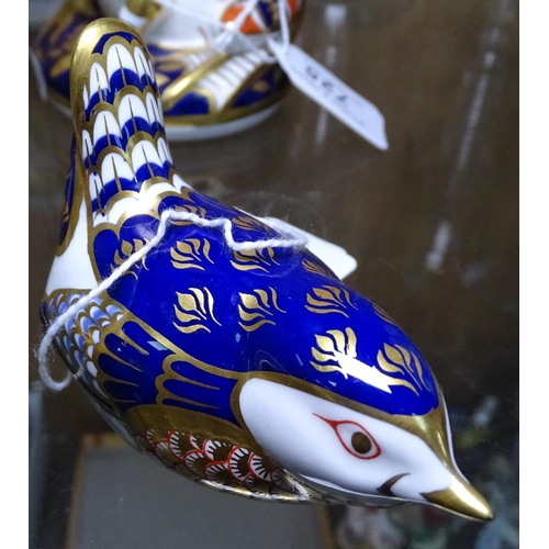 724 - A Royal Crown Derby wren paperweight