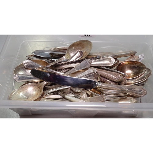 817 - A quantity of mixed silver plated cutlery