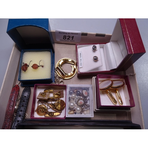 821 - A tray of costume jewellery and wristwatches