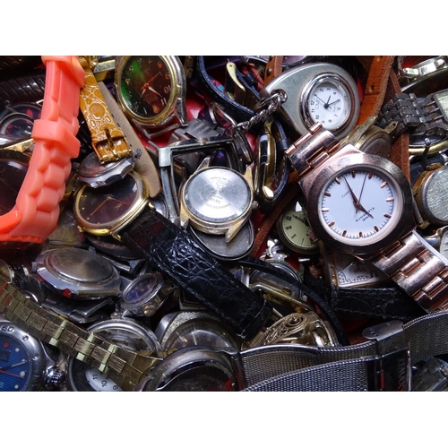 852 - A tray of mixed wristwatches