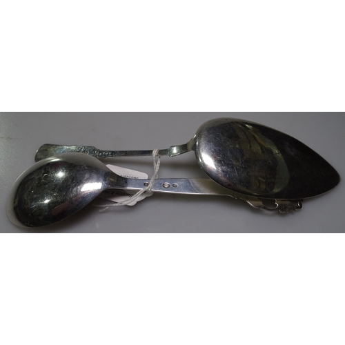 866 - A Danish silver serving slice, 1923, and a decorative spoon, 1941 (2)