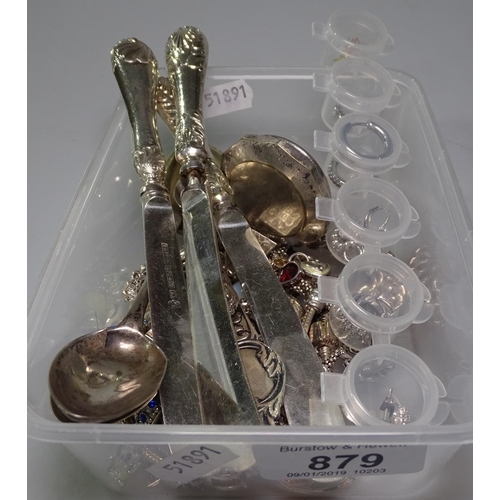 879 - 3 silver-handled bread knives, a 1956 silver spoon, and various silver jewellery etc