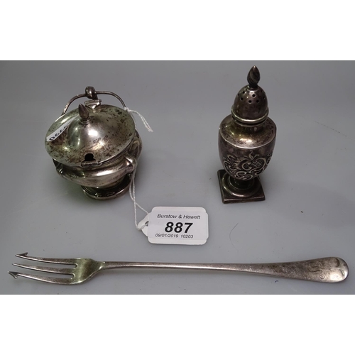 887 - An embossed silver pepper pot, and a silver mustard pot with hinged lid, and a silver pickle fork, 4... 