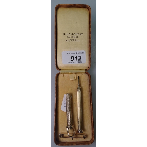 912 - A 9ct gold engine turned propelling pencil with cover, by Samuel Mordan & Company, and a 15ct gold s... 