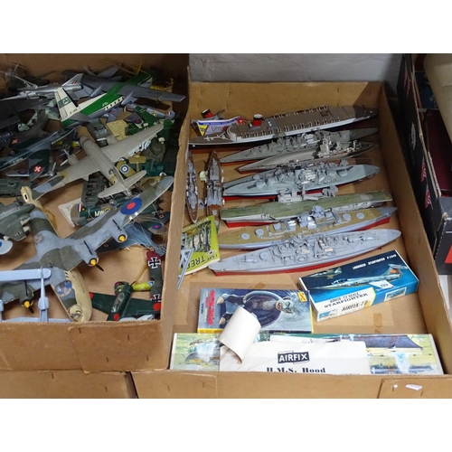 94 - 3 trays of Airfix models, buildings etc