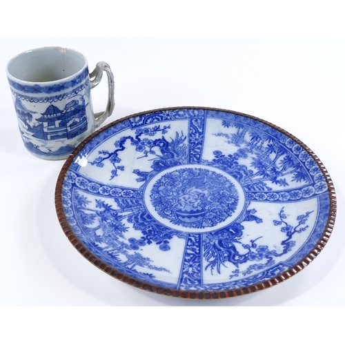 68 - A Chinese blue and white porcelain plate, diameter 31cm, and a blue and white porcelain mug with int... 