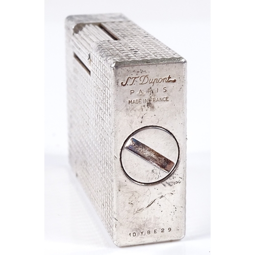 105 - A Vintage Dupont pocket lighter, length 4.5cm