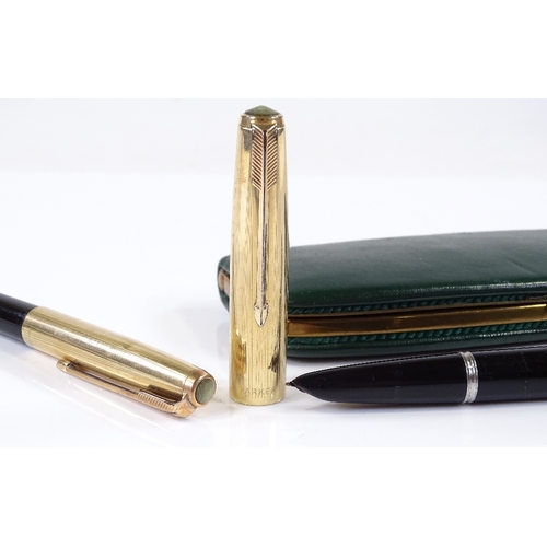 134 - A Parker gold plated fountain pen and matching propelling pencil, cased