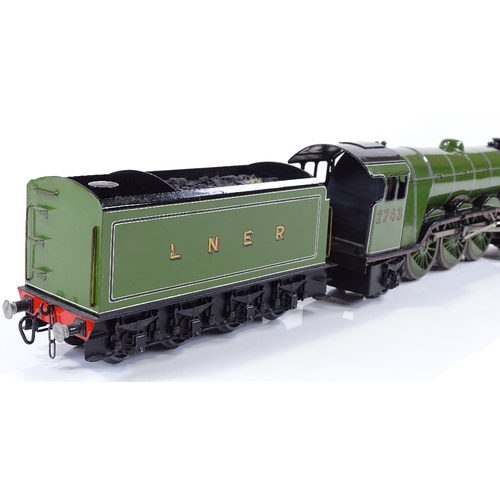52 - A Bassett Lowke O gauge electric LNER 462 Felstead steam locomotive and tender, overall length 50cm,... 