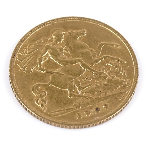 93 - A 1907 gold half sovereign