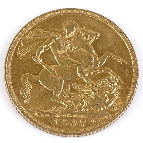 96 - A 1907 gold sovereign