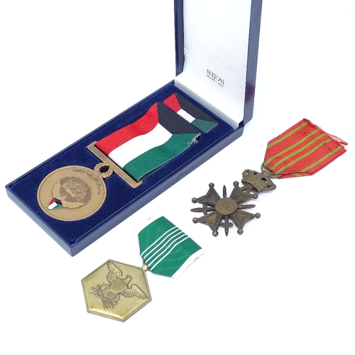 113 - An American Military Merit medal, and Iraq medal 1991, and a Belgian Cross (3)