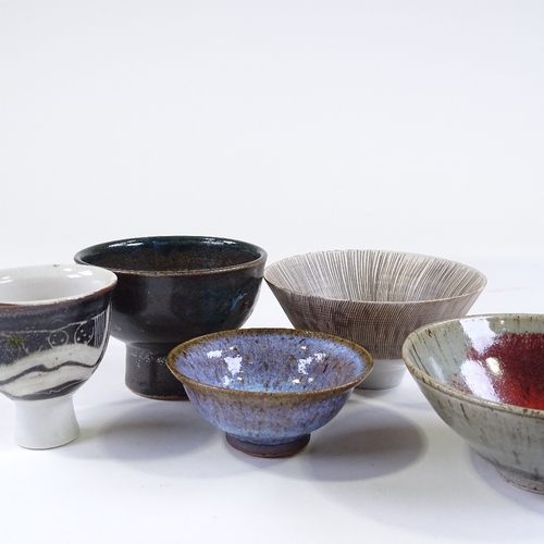 95 - 5 studio pottery bowls and tea bowls, including Hugh West and Mevagissey Pottery (5)