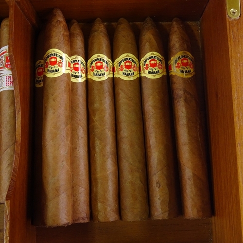 63 - Small burr wood humidor, containing 7 Diplomaticos No. 2, and 7 Hoyo De Monterrey  Epicure (14)